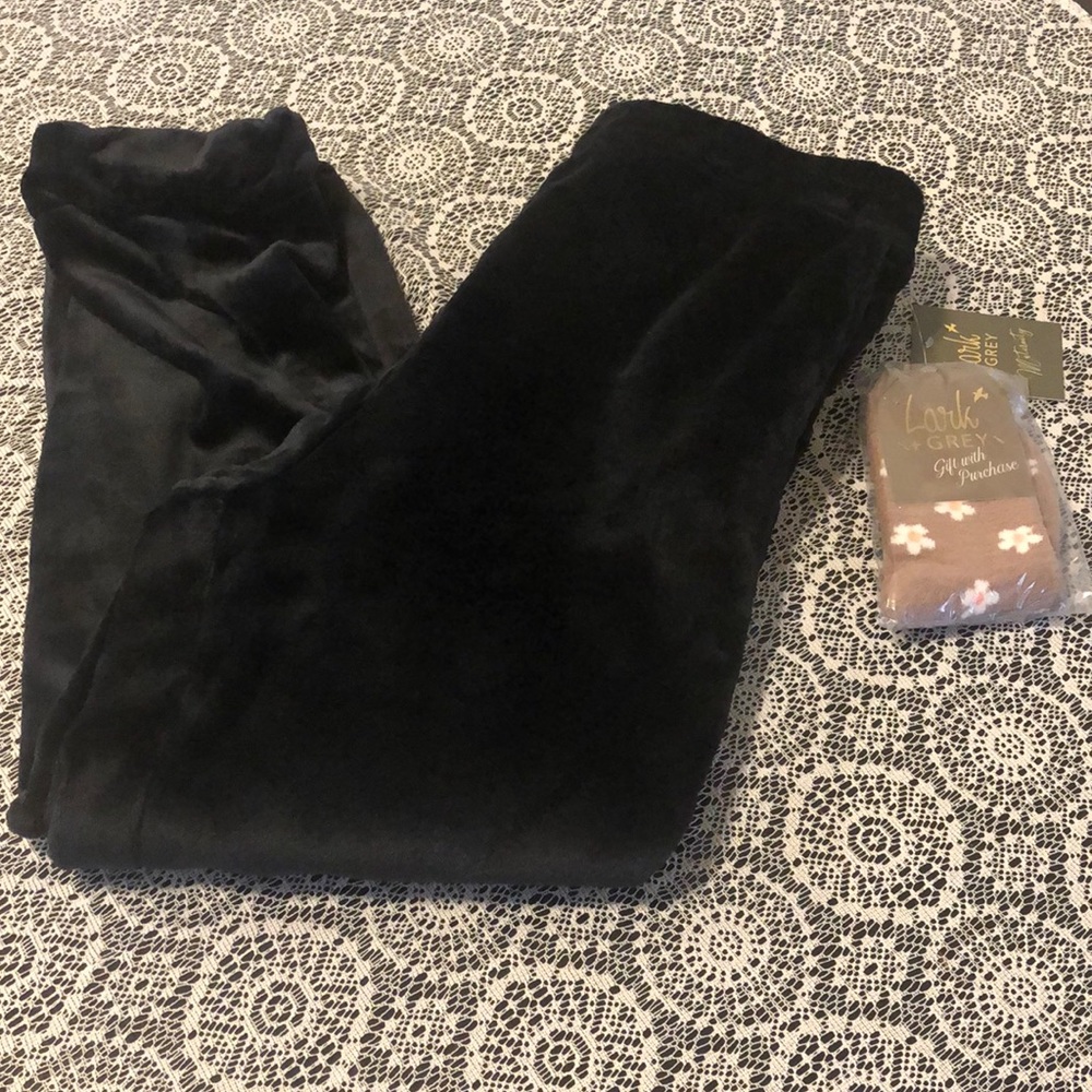 NWT Maternity Fleece Bottoms Sweat Pants w/ Socks Size Large
